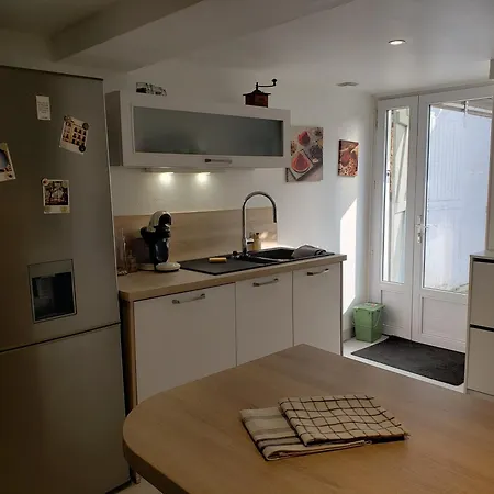 Maison De Charme Avec Terrasse Holiday home