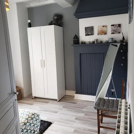 Maison De Charme Avec Terrasse Holiday home