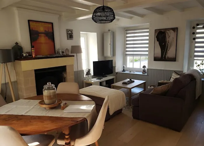 Maison De Charme Avec Terrasse Ver-sur-Mer